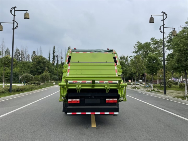 東風(fēng)D9純電動(dòng)壓縮垃圾車