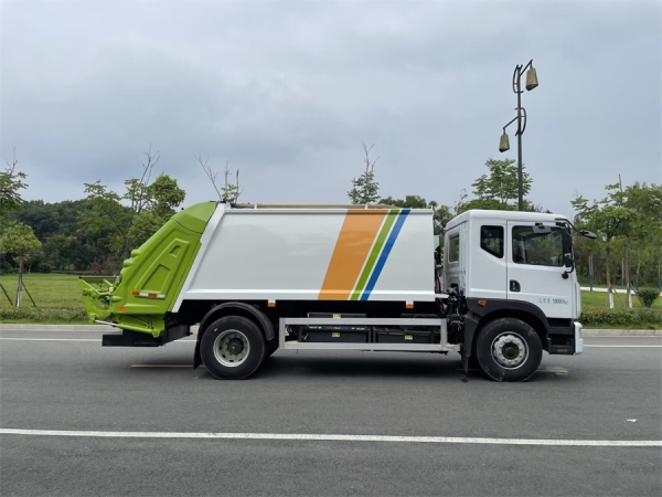 東風(fēng)D9純電動(dòng)壓縮垃圾車