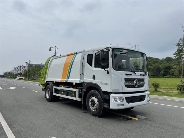東風(fēng)D9純電動(dòng)壓縮垃圾車