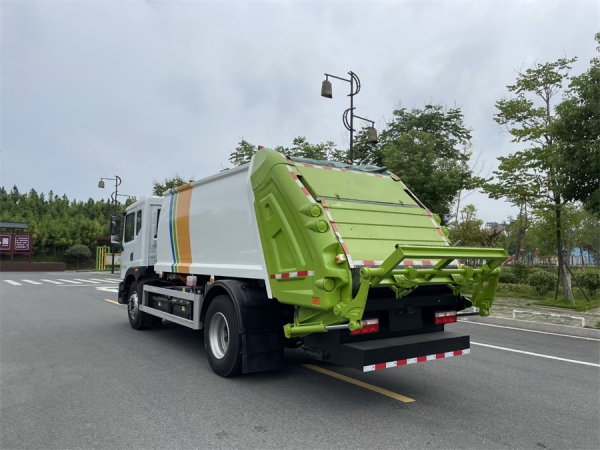 東風(fēng)D9純電動(dòng)壓縮垃圾車