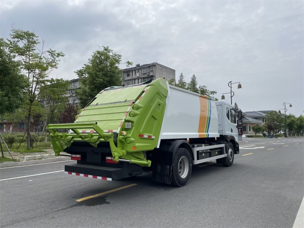 東風(fēng)D9純電動(dòng)壓縮垃圾車